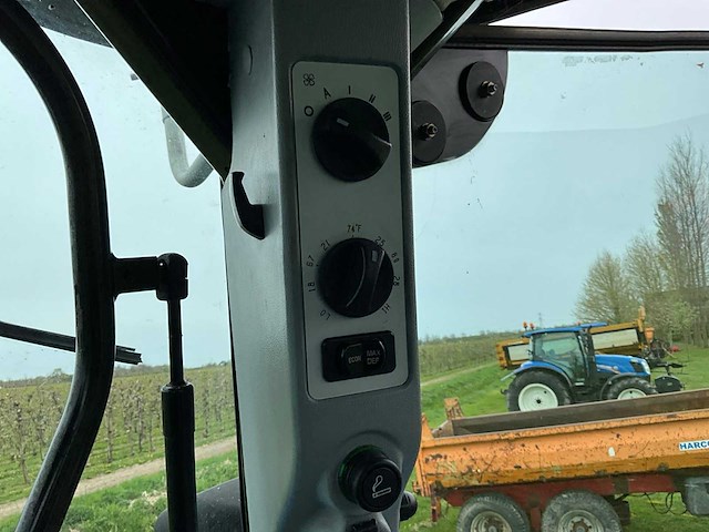 2008 new holland t6080 vierwielaangedreven landbouwtractor - afbeelding 20 van  36