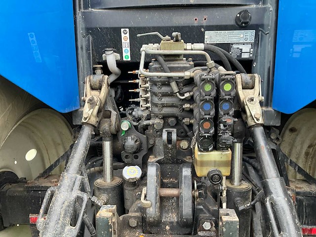 2008 new holland t6080 vierwielaangedreven landbouwtractor - afbeelding 35 van  36