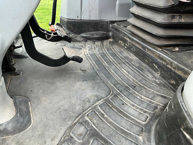 2008 new holland t6080 vierwielaangedreven landbouwtractor - afbeelding 8 van  36