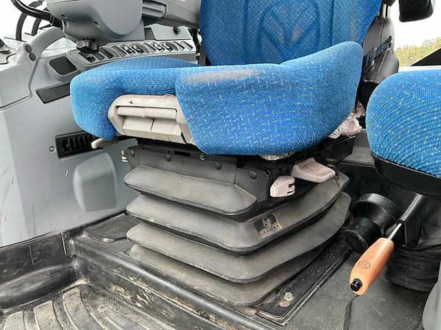 2008 new holland t6080 vierwielaangedreven landbouwtractor - afbeelding 9 van  36