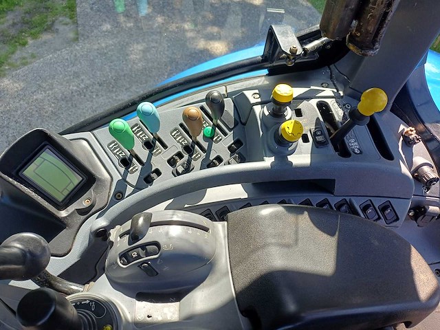 2008 new holland t7040 vierwielaangedreven landbouwtractor - afbeelding 13 van  30