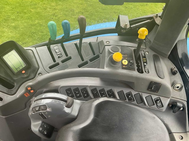 2008 new holland ts135a vierwielaangedreven landbouwtractor - afbeelding 4 van  28