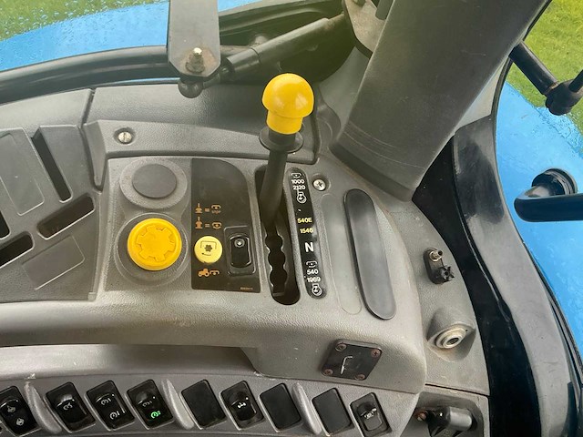 2008 new holland ts135a vierwielaangedreven landbouwtractor - afbeelding 6 van  28