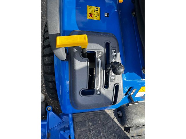 2008 new holland tz24d vierwiel aangedreven compacttractor - afbeelding 14 van  19