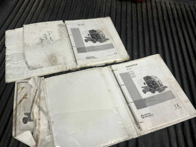 2008 nilfisk rs501 zelfrijdende veegmachine - afbeelding 20 van  28