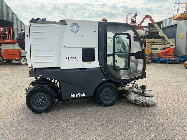 2008 nilfisk rs501 zelfrijdende veegmachine - afbeelding 24 van  28