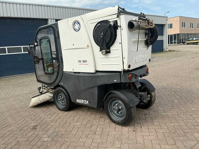 2008 nilfisk rs501 zelfrijdende veegmachine - afbeelding 26 van  28