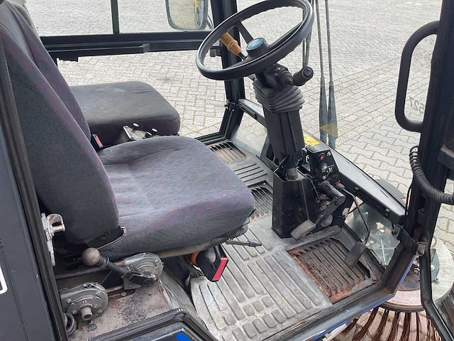 2008 schmidt compact 200 zelfrijdende veegmachine - afbeelding 4 van  11