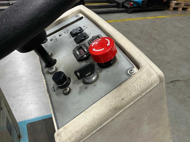 2008 tennant 6100 veegmachine - afbeelding 4 van  17