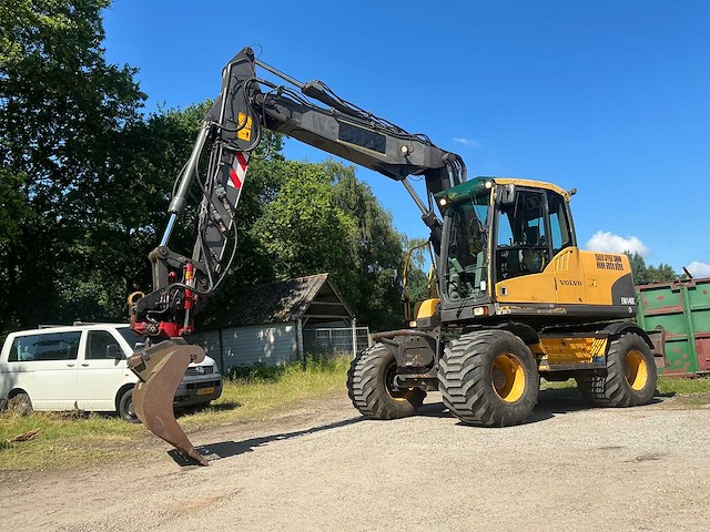 2008 volvo ew140c banden graafmachine met kanteljuk en rotator - afbeelding 1 van  50