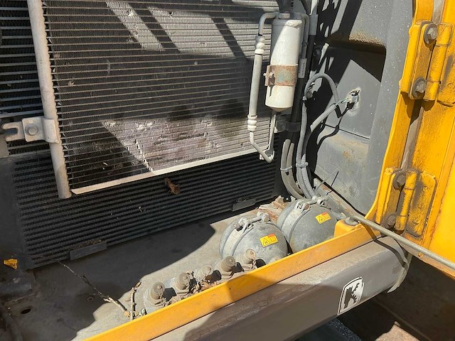 2008 volvo ew140c banden graafmachine met kanteljuk en rotator - afbeelding 29 van  50