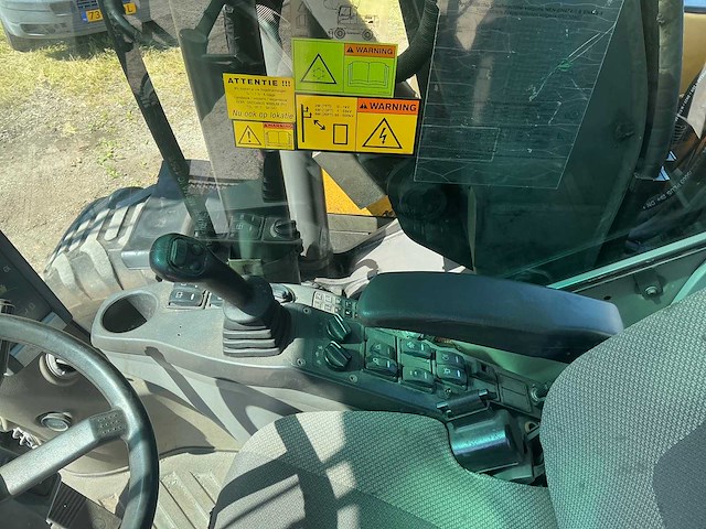 2008 volvo ew140c banden graafmachine met kanteljuk en rotator - afbeelding 32 van  50