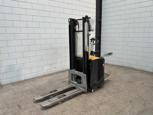 2009 - caterpillar - stapelaar - afbeelding 11 van  15