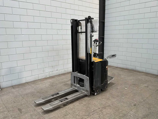 2009 - caterpillar - stapelaar - afbeelding 7 van  15