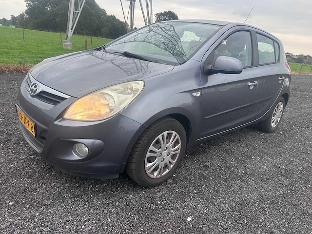2009 - hyundai - i20 - 1.4i dynamic - 29-jfv-8 - afbeelding 1 van  16