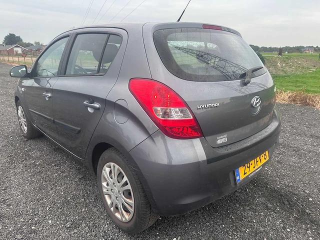 2009 - hyundai - i20 - 1.4i dynamic - 29-jfv-8 - afbeelding 9 van  16