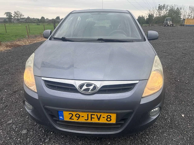 2009 - hyundai - i20 - 1.4i dynamic - 29-jfv-8 - afbeelding 13 van  16