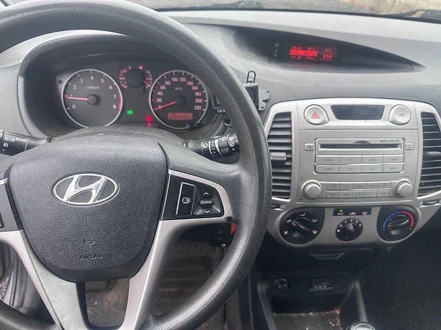 2009 - hyundai - i20 - 1.4i dynamic - 29-jfv-8 - afbeelding 15 van  16