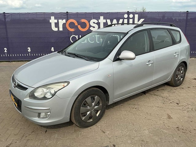 2009 - hyundai - i30 cw - 1.6i dynamic - personenauto - afbeelding 1 van  7