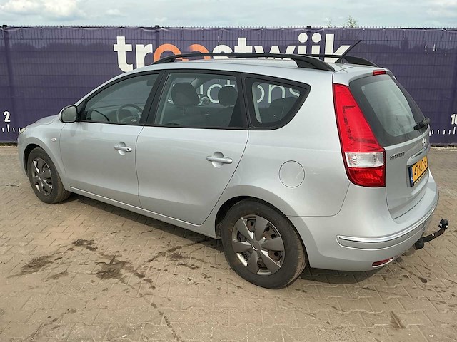2009 - hyundai - i30 cw - 1.6i dynamic - personenauto - afbeelding 3 van  7