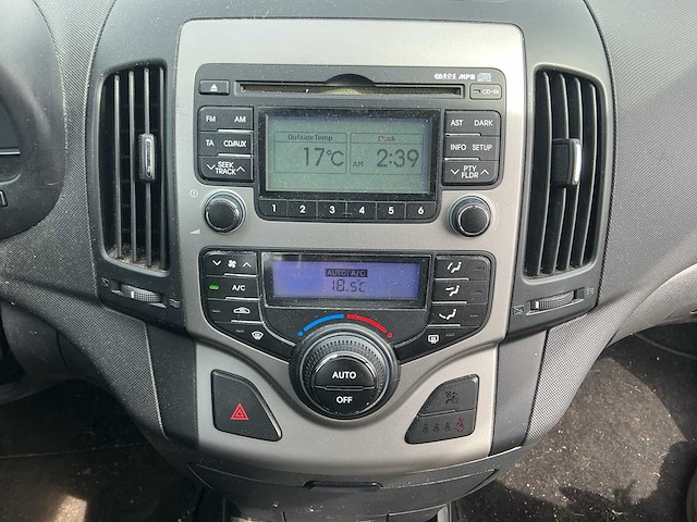 2009 - hyundai - i30 cw - 1.6i dynamic - personenauto - afbeelding 5 van  7