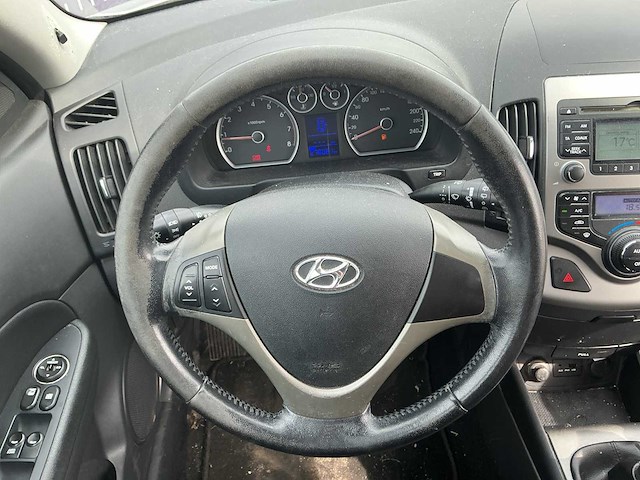 2009 - hyundai - i30 cw - 1.6i dynamic - personenauto - afbeelding 6 van  7
