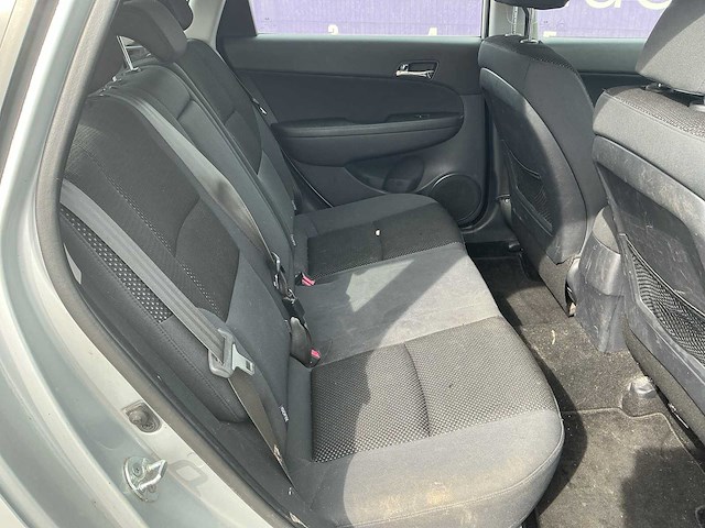 2009 - hyundai - i30 cw - 1.6i dynamic - personenauto - afbeelding 6 van  10