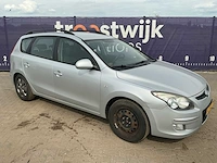 2009 - hyundai - i30 cw - 1.6i dynamic - personenauto - afbeelding 3 van  10