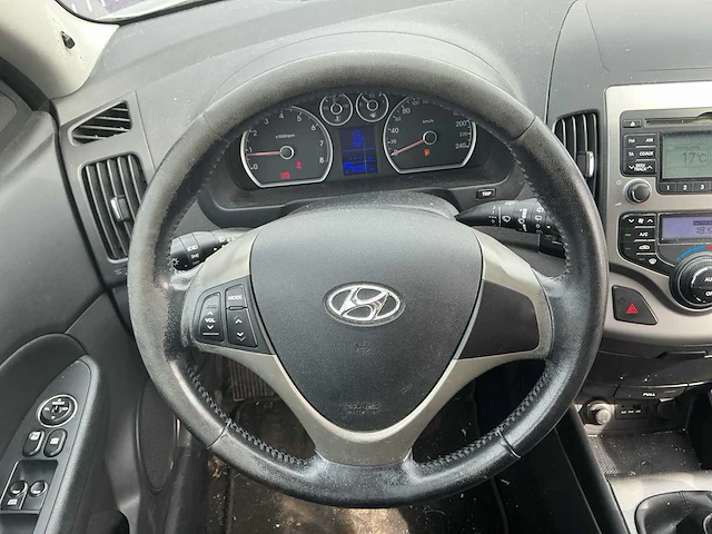 2009 - hyundai - i30 cw - 1.6i dynamic - personenauto - afbeelding 9 van  10