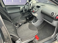 2009 - peugeot - 107 - 1.0-12v xr - personenauto - afbeelding 7 van  11