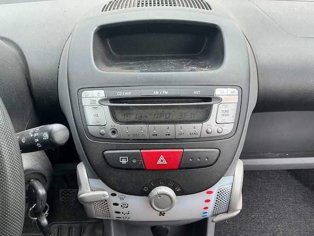 2009 - peugeot - 107 - 1.0-12v xr - personenauto - afbeelding 10 van  11