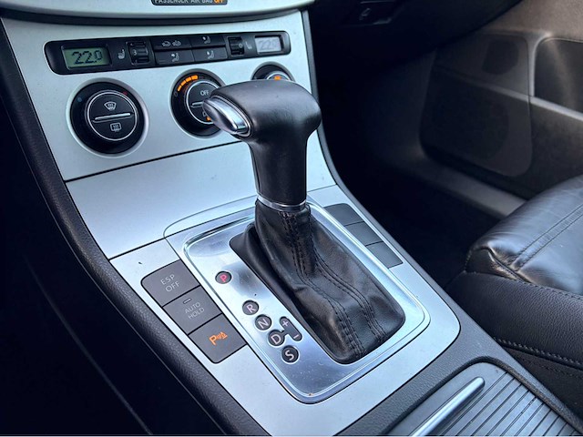 2009 - volkswagen - passat variant 2.0 ffsi highline - personenauto - afbeelding 2 van  19