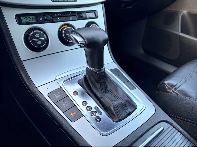 2009 - volkswagen - passat variant 2.0 ffsi highline - personenauto - afbeelding 15 van  19