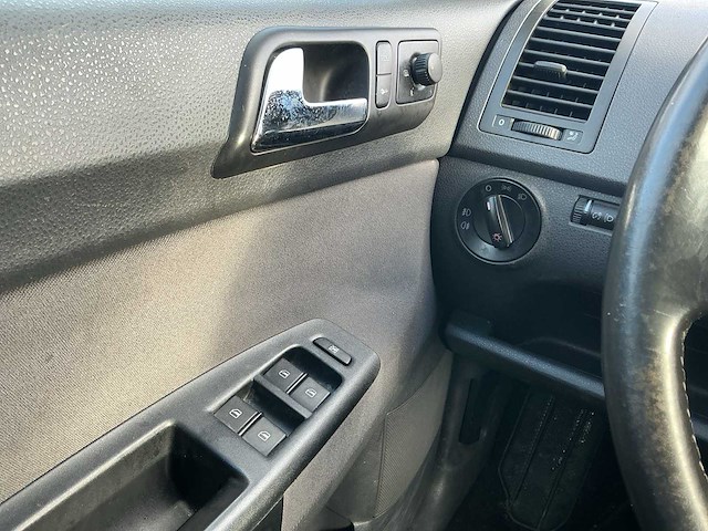 2009 - volkswagen - polo - 1.2-12v trendline - personenauto - afbeelding 10 van  12