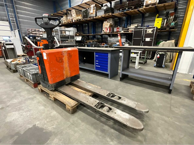 2009 bt lpe200/8 elektrische meerijpalletwagen - afbeelding 4 van  11