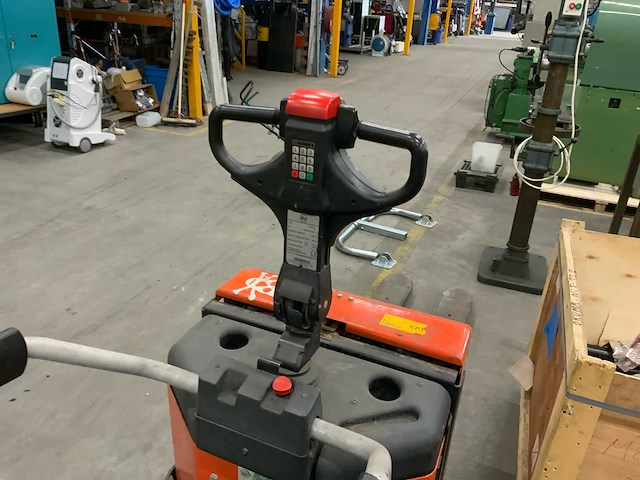 2009 bt lpe200/8 elektrische meerijpalletwagen - afbeelding 10 van  11