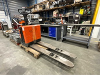 2009 bt lpe200/8 elektrische meerijpalletwagen - afbeelding 1 van  4