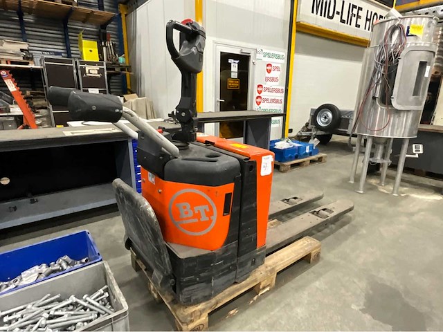 2009 bt lpe200/8 elektrische meerijpalletwagen - afbeelding 2 van  4