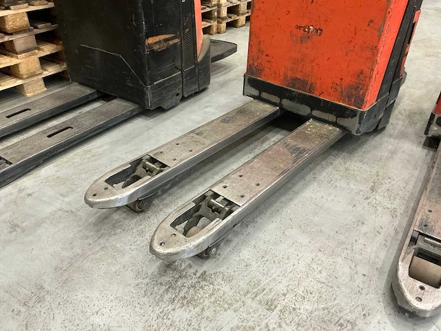 2009 bt lpe200/8 meerijpallettruck - afbeelding 3 van  8