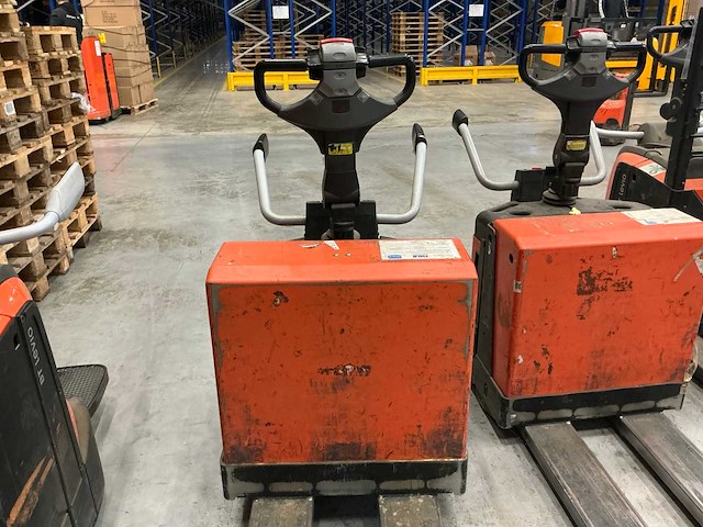 2009 bt lpe200/8 meerijpallettruck - afbeelding 4 van  8