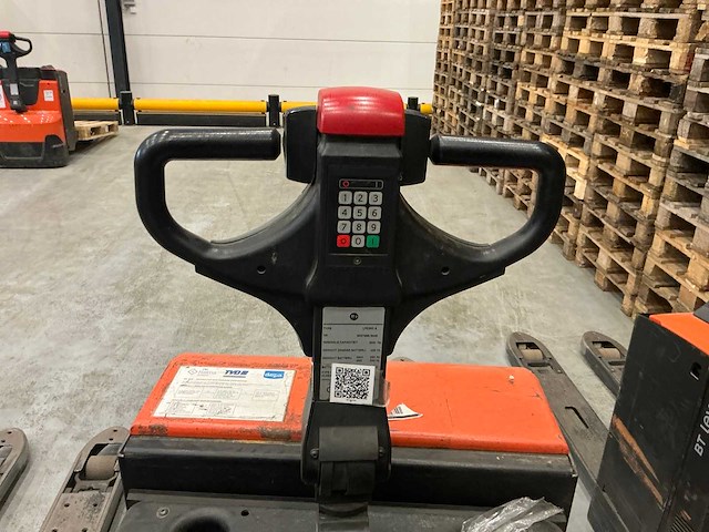 2009 bt lpe200/8 meerijpallettruck - afbeelding 6 van  8