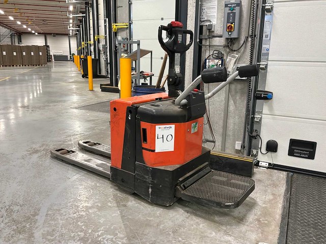 2009 bt lpe200/8 meerijpallettruck - afbeelding 2 van  9