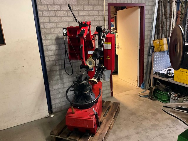 2009 butler 1052 banden de-en montageapparaat - afbeelding 1 van  8