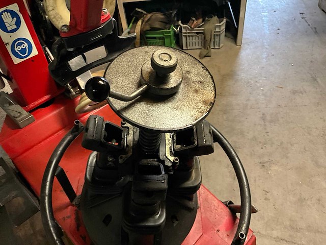 2009 butler 1052 banden de-en montageapparaat - afbeelding 4 van  8