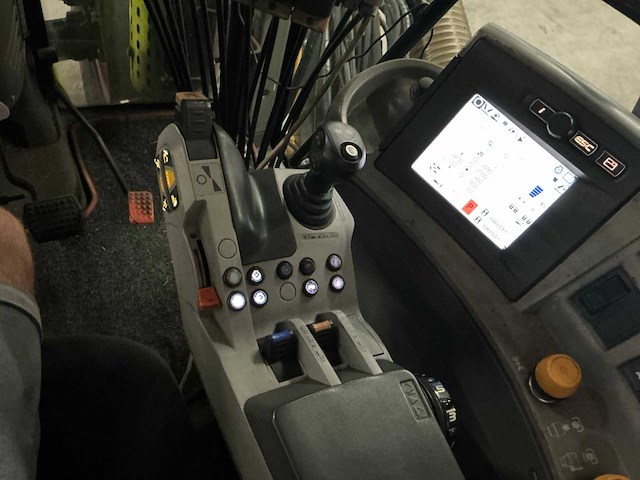 2009 claas axion 820 vierwielaangedreven landbouwtractor - afbeelding 24 van  33