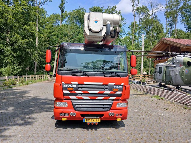 2009 daf cf 75 vrachtwagen met 32m hilton telescoophoogwerker - afbeelding 12 van  94