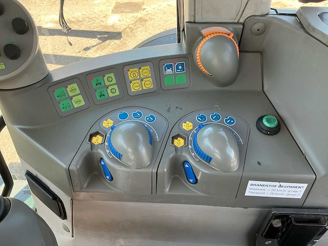 2009 fendt 415 vario tms vierwielaangedreven landbouwtractor - afbeelding 28 van  41
