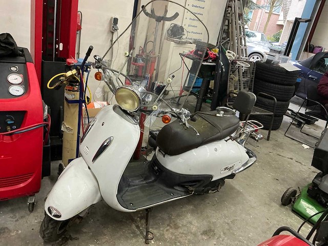 2009 fosti bromscooter grande retro ft50qt brommer - afbeelding 2 van  9