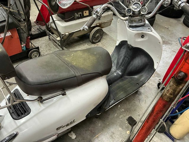 2009 fosti bromscooter grande retro ft50qt brommer - afbeelding 6 van  9