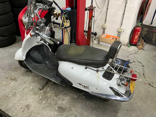 2009 fosti bromscooter grande retro ft50qt brommer - afbeelding 1 van  9
